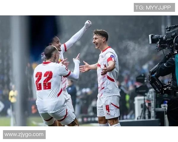 德甲精彩对决：里昂逆转莱比锡帽子戏法点燃全场激情